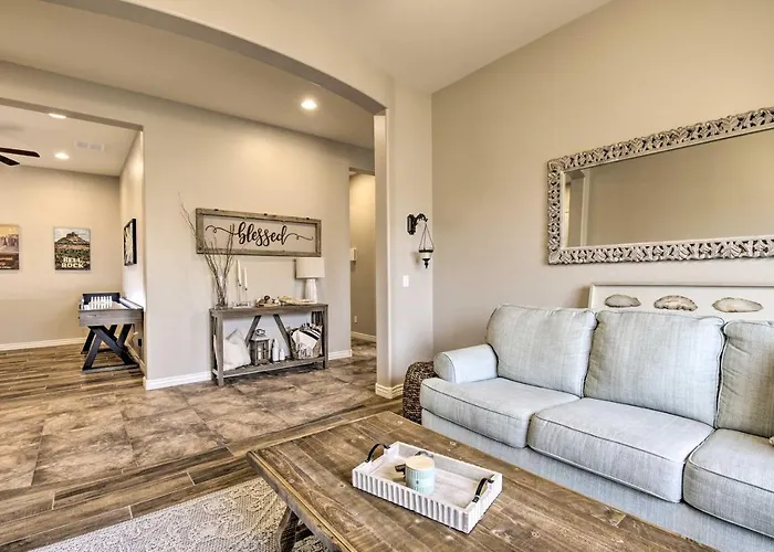 Goodyear W/ Pool: Near Golf & Ballpark! Holiday home *