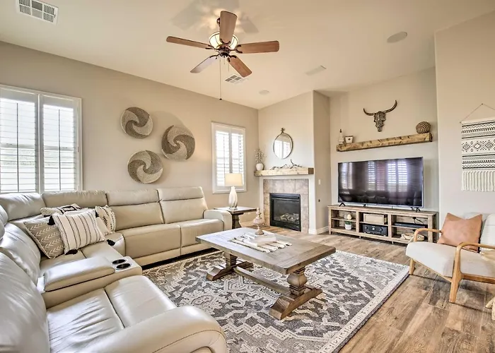 Holiday home Goodyear W/ Pool: Near Golf & Ballpark! Liberty