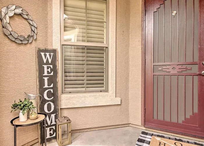Goodyear W/ Pool: Near Golf & Ballpark! Holiday home *
