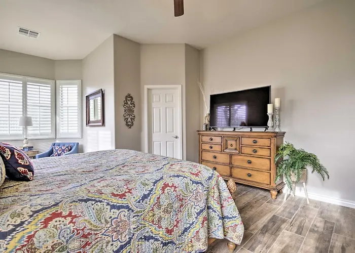 Holiday home Goodyear W/ Pool: Near Golf & Ballpark!