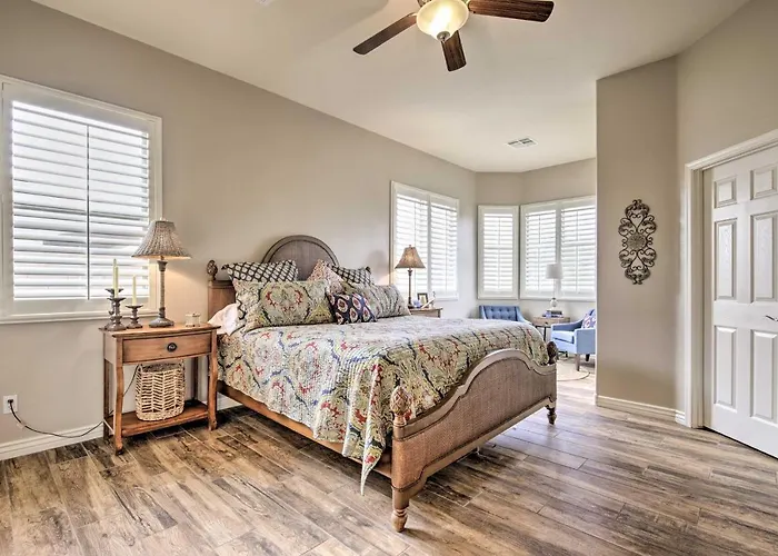Goodyear W/ Pool: Near Golf & Ballpark! Holiday home Liberty