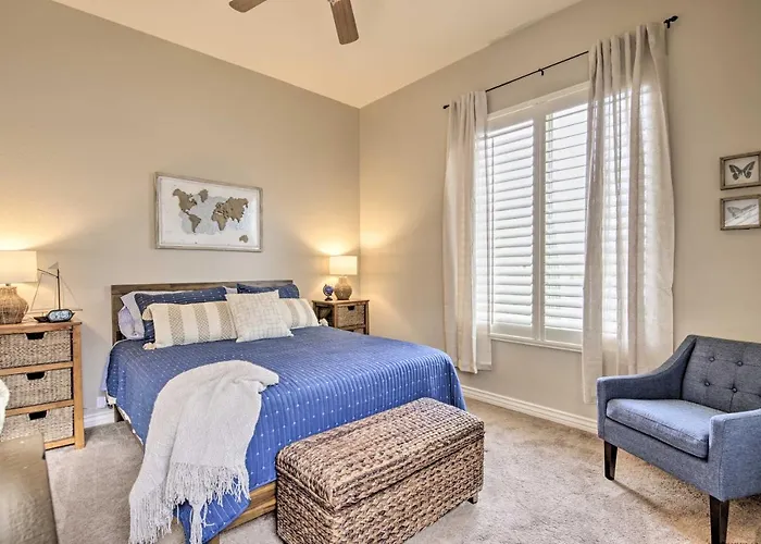 Holiday home Goodyear W/ Pool: Near Golf & Ballpark!