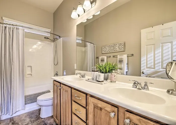 Holiday home Goodyear W/ Pool: Near Golf & Ballpark! Liberty