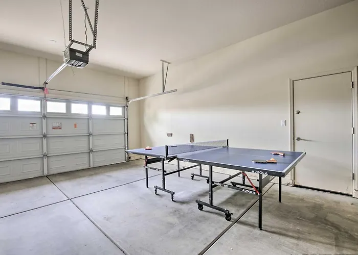 Goodyear W/ Pool: Near Golf & Ballpark! Holiday home