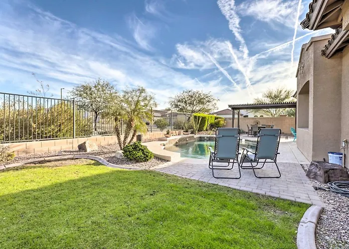 Goodyear W/ Pool: Near Golf & Ballpark! Holiday home Liberty