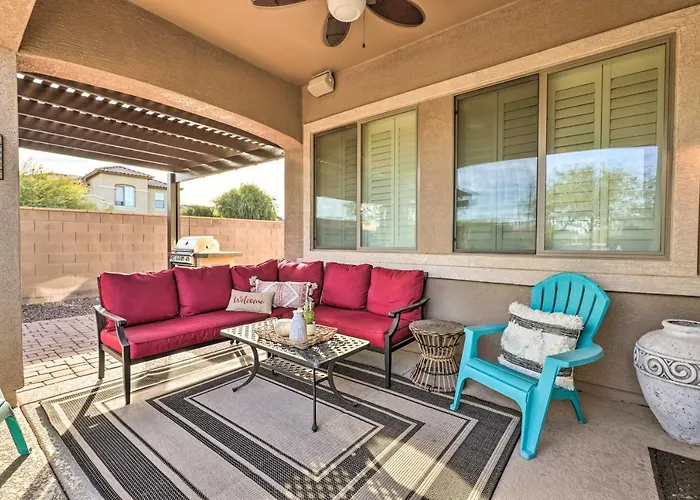 Goodyear W/ Pool: Near Golf & Ballpark! Holiday home Liberty