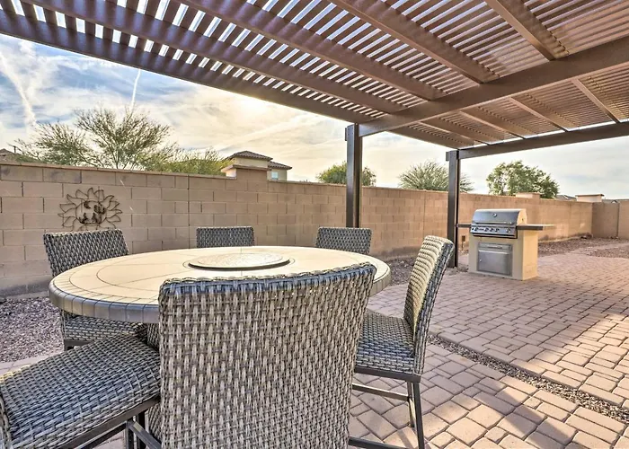Goodyear W/ Pool: Near Golf & Ballpark! Holiday home Liberty